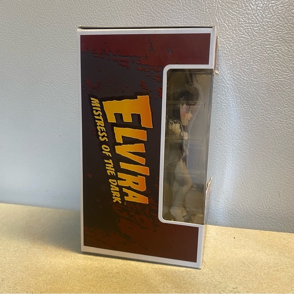 Elvira Mistress Of The Dark Rock Candy Vinyl Figure Funko - Picture 4 of 5
